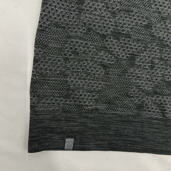 Lululemon | Breeze By Muscle Tank Polar Spots Titanium / Black - Sleeveless - Picture 7 of 7